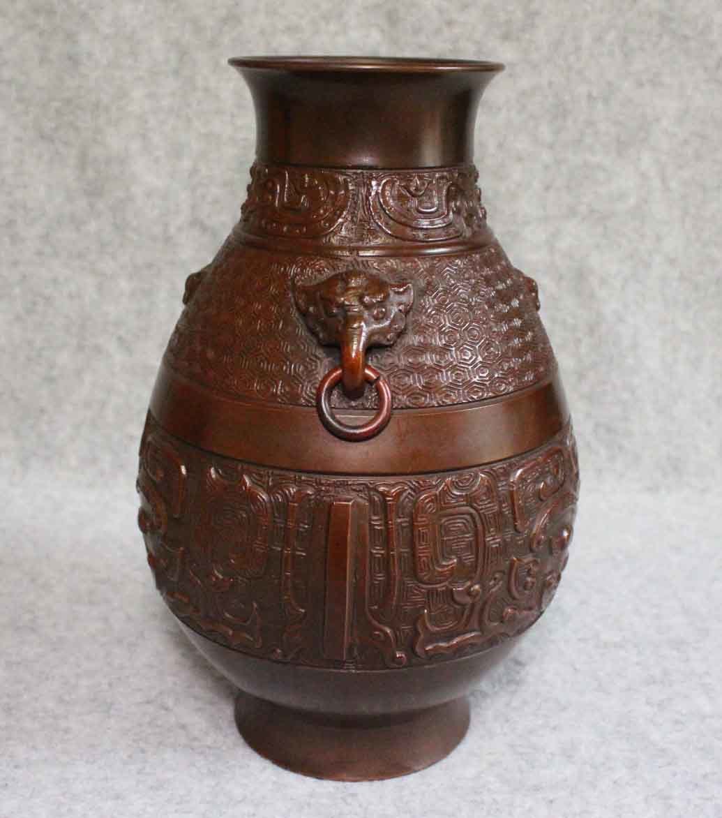 銅花器e71]○花瓶 饕餮文 環付き 竹義○在銘 獣面 聖獣文 輪っか 斑