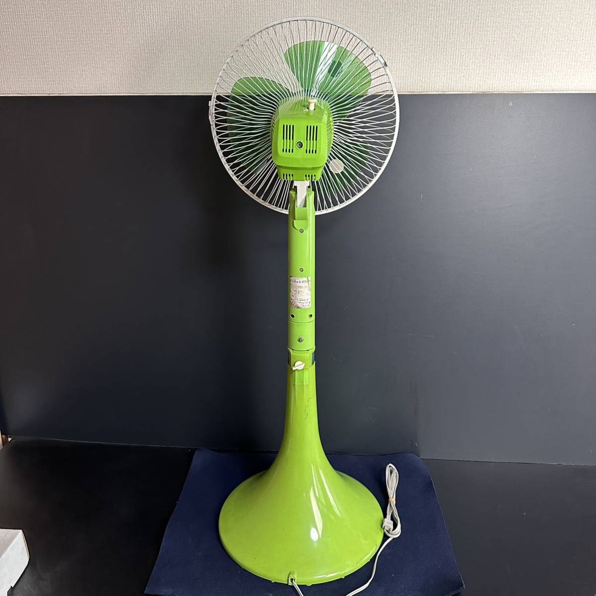 HITACHI レトロ扇風機 3枚羽根 HITACHI レトロ扇風機 3枚羽根