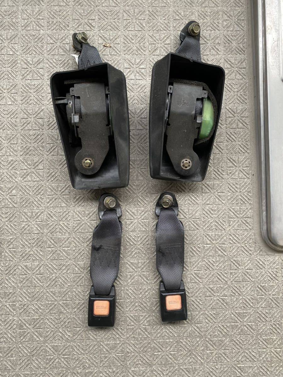 180SX リアシートベルト RPS13] 180SXの運転席側シートを後期