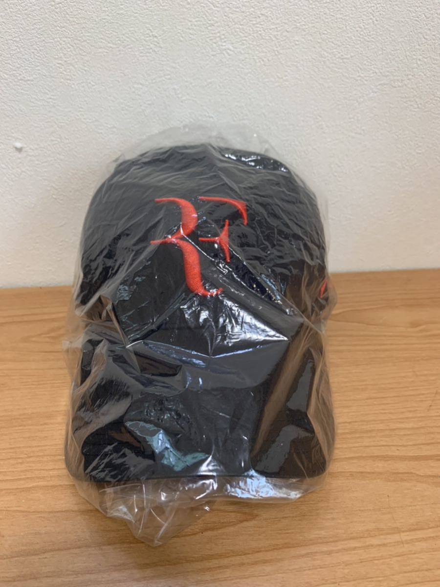 NIKE RFフェデラー直筆サイン入りCAP(白⁄緑) クレディ・スイス提供品