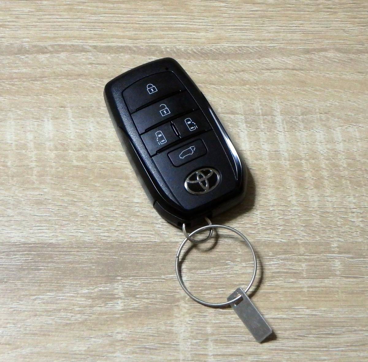 未使用品! トヨタ純正 スマートキー ノア/ヴォクシー 90系 (MZRA90W