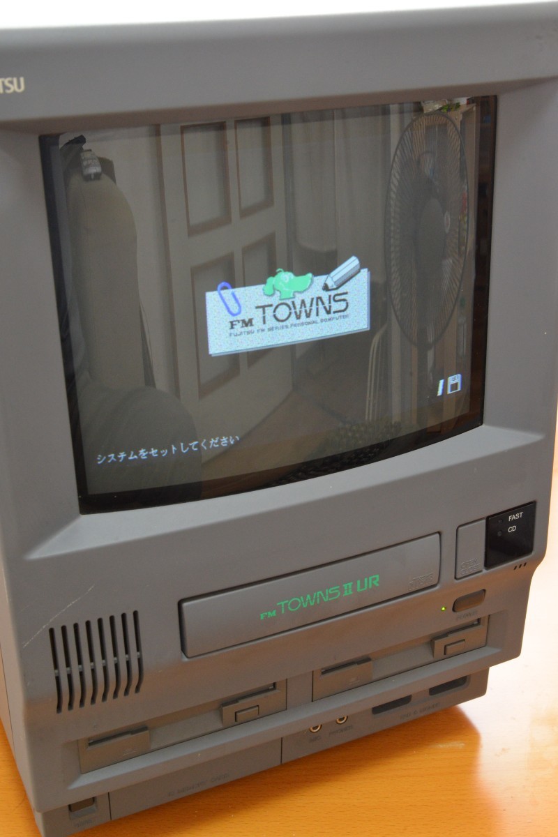 FM TOWNS II UR20（本体、キーボード、マウス、ゲームパッド付き）(FM 