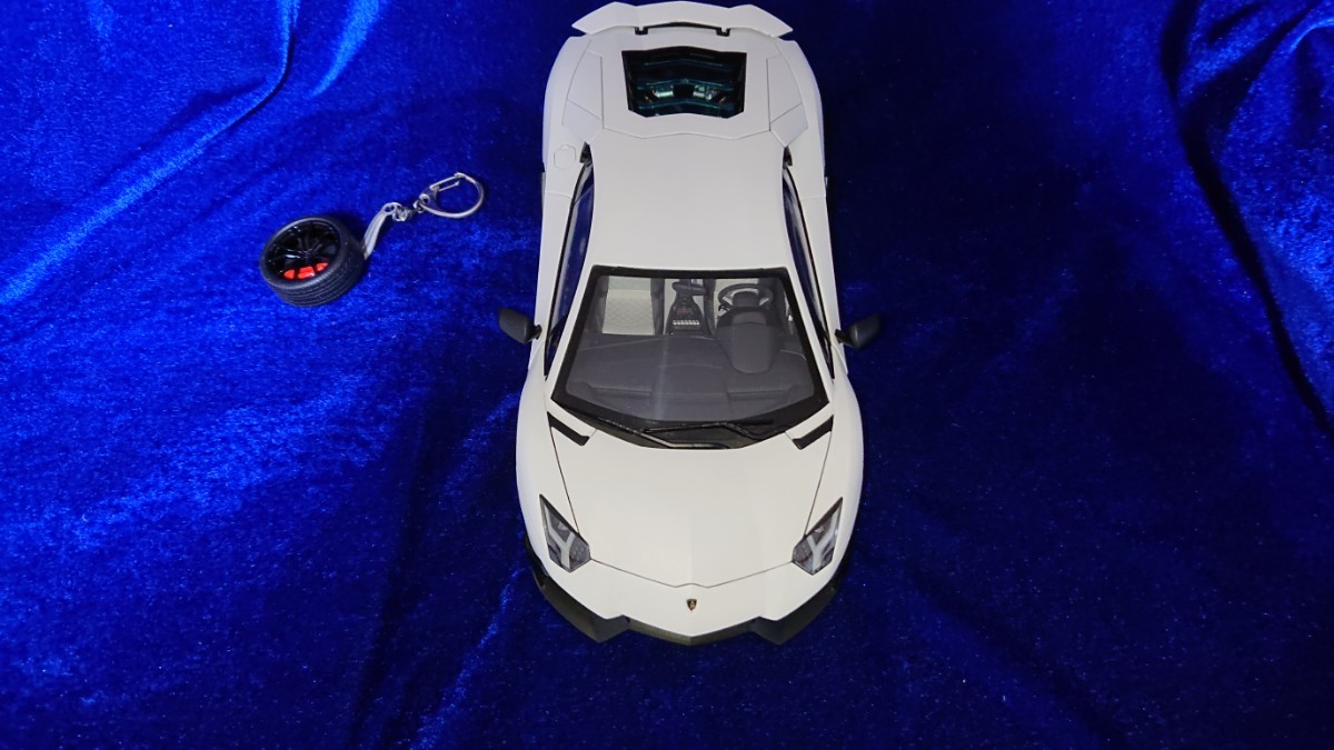 1/18 AUTOart オートアートLAMBORGHINI AVENTADOR LP720-4 50゜ 