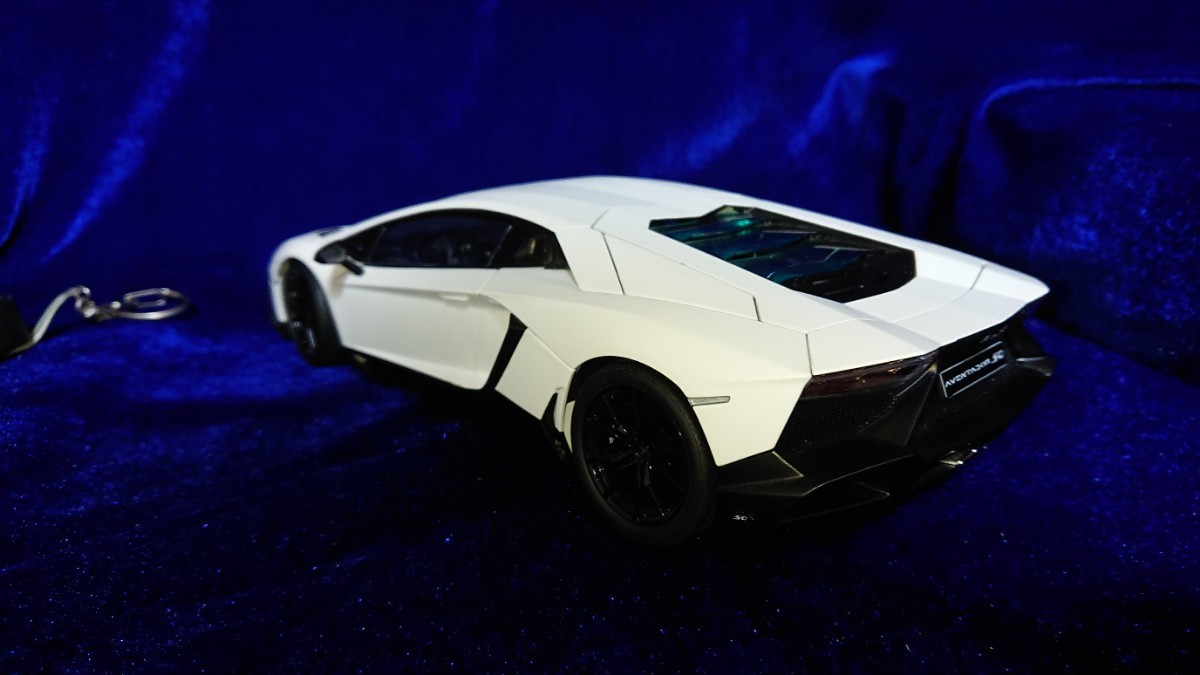 1/18 AUTOart オートアートLAMBORGHINI AVENTADOR LP720-4 50゜ 