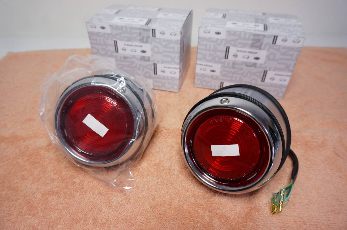 ダットサン　フェアレディSR311 テールランプ テールランプ フェアレディ SP311 SR311 2個セット 日産純正 新品