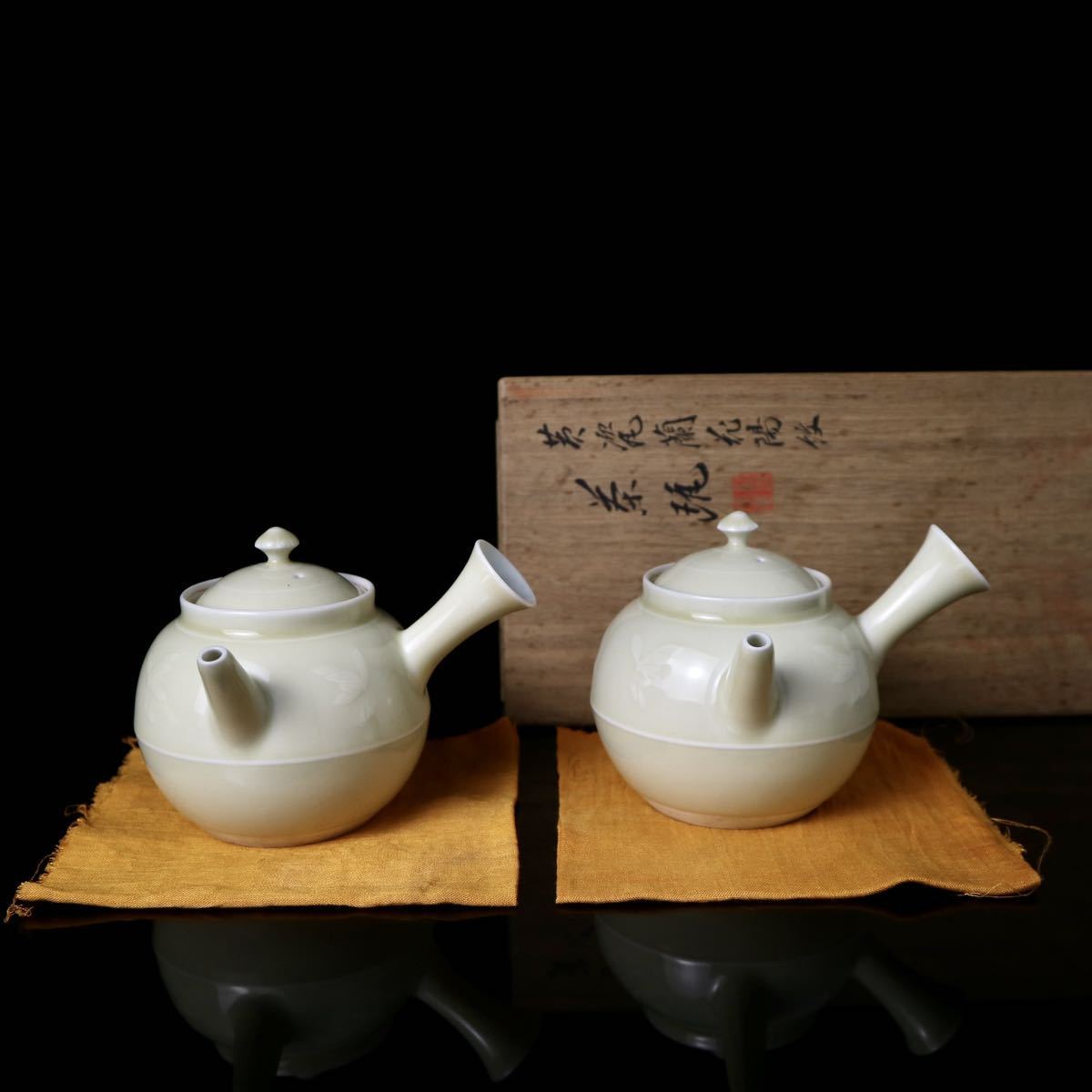 高 双環耳 花瓶 青磁浮彫『牡丹唐草文』大型飾壺 大正期平安