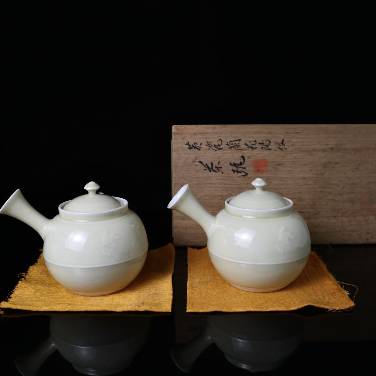 高 双環耳 花瓶 青磁浮彫『牡丹唐草文』大型飾壺 大正期平安