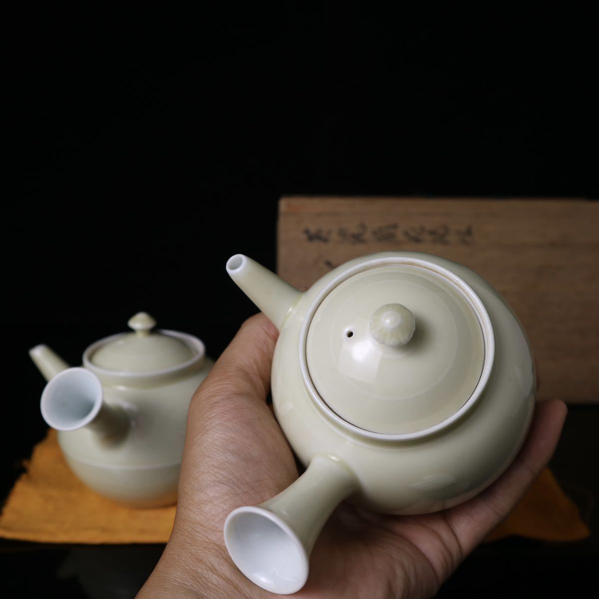 高 双環耳 花瓶 青磁浮彫『牡丹唐草文』大型飾壺 大正期平安