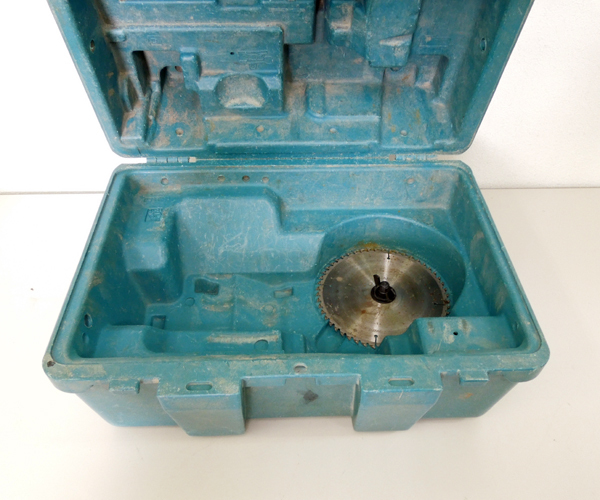ジャンク扱い品 makita 18V 充電式 165mm マルノコ HS630D 本体+ケース