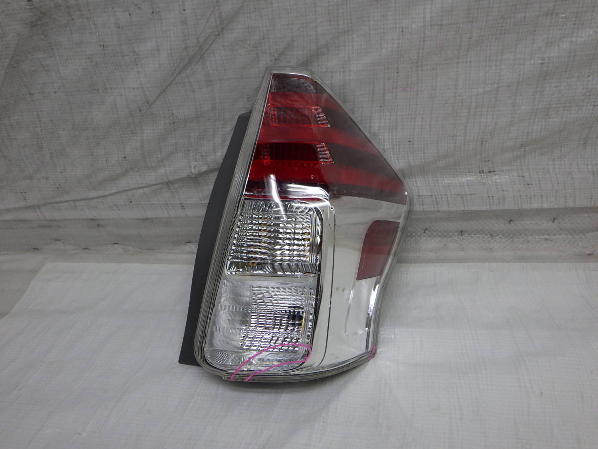 後期 ZVW40W/ZVW41W プリウスα 純正 右テールランプ 右テールライト STANLEY 47-69