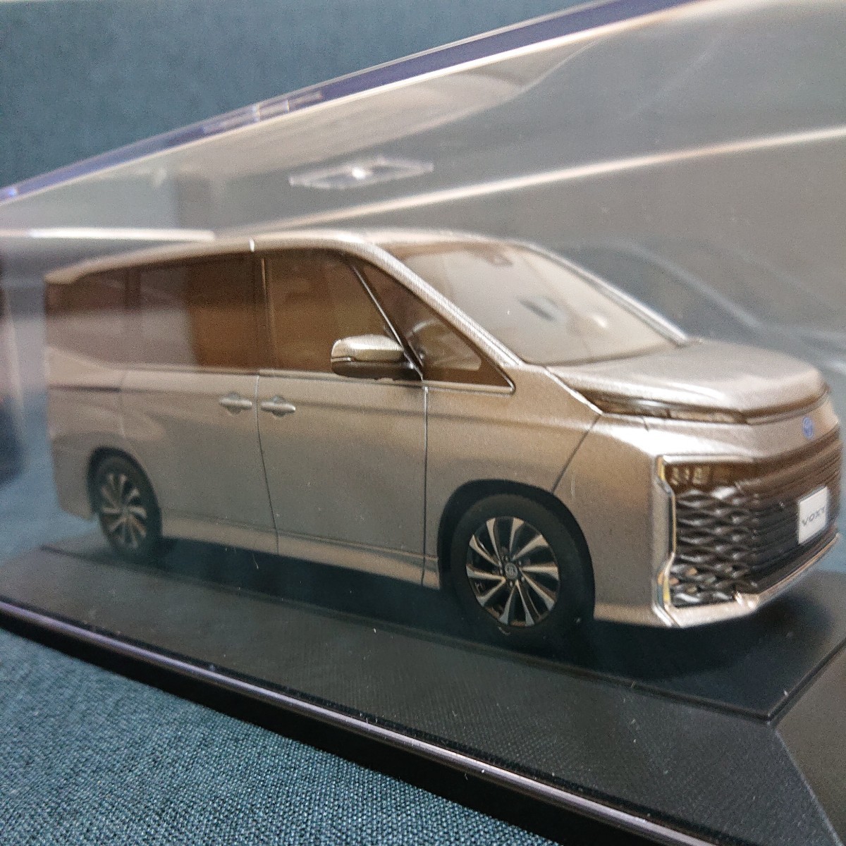 1/30 新型 ヴォクシー VOXY カラーサンプル TOYOTA ディーラー