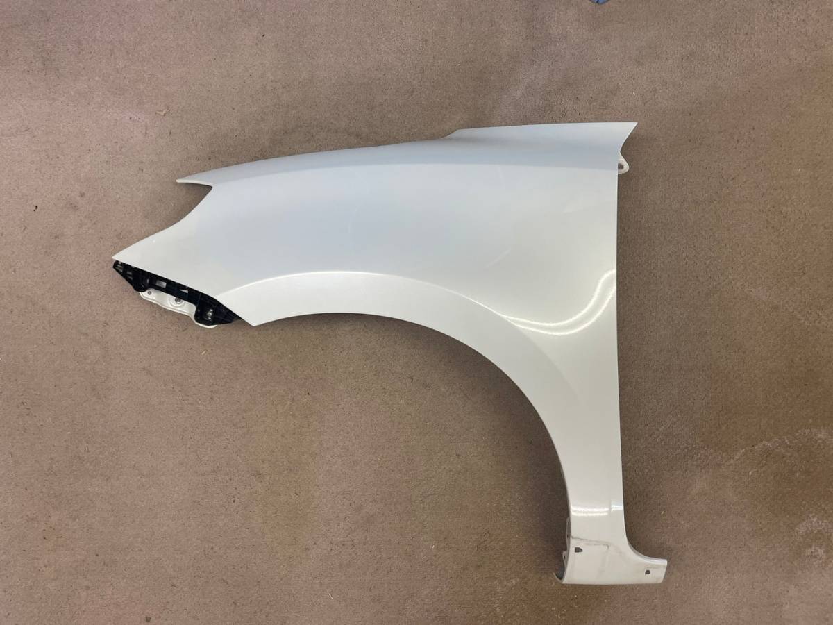 スイフト CBA- ZC33S 左 フェンダー 57711-53R11 ピュアホワイトパール  