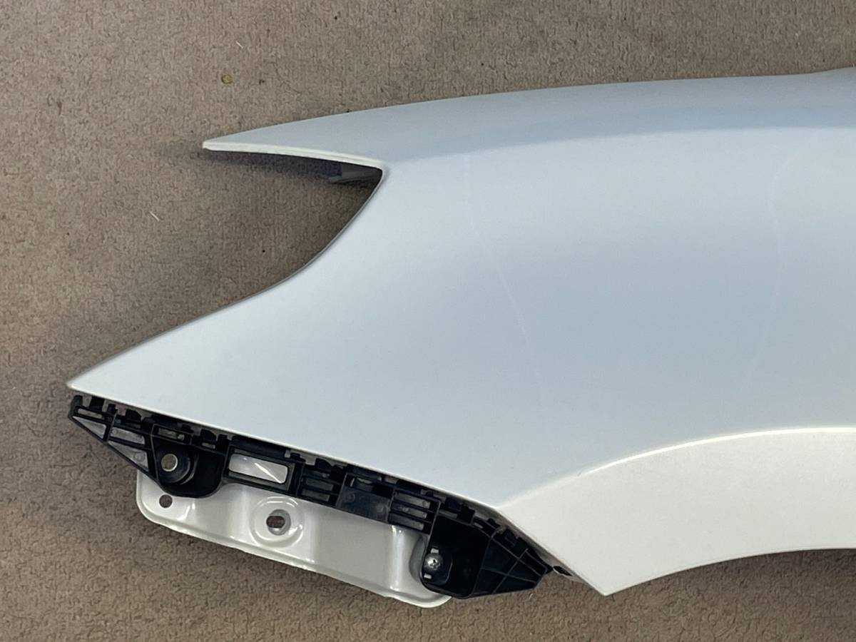 スイフト CBA- ZC33S 左 フェンダー 57711-53R11 ピュアホワイトパール  