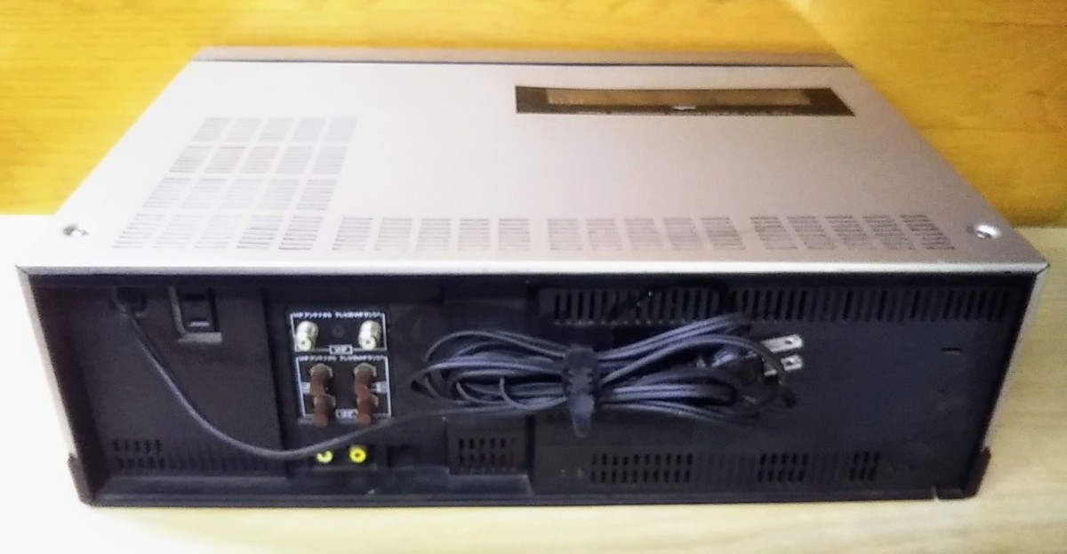 ジャンク100円 昭和レトロ 日立VHSビデオデッキ MASTACS VT-35 要修理