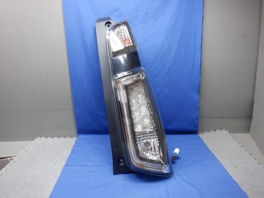 N-WGNカスタム JH1/JH2 右テールランプ W1399 (X8055) JH1 N-WGN W1399