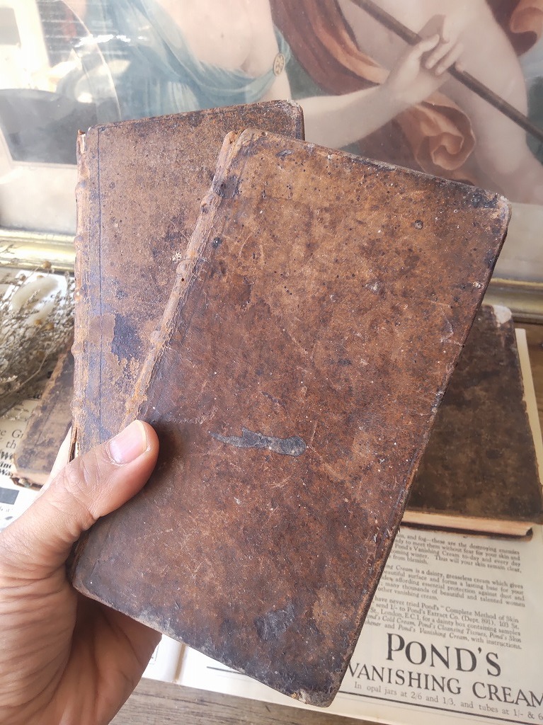 ☆フランスアンティーク 洋書 革 古本ブック 18世紀 1730年 5冊