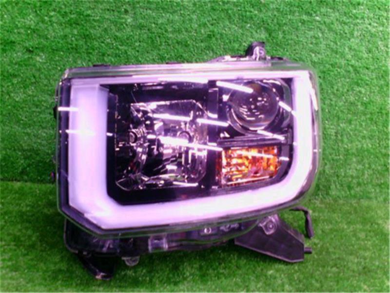 ダイハツ 純正 ウェイク 《 LA700S 》 左ヘッドライト P30500-23010936