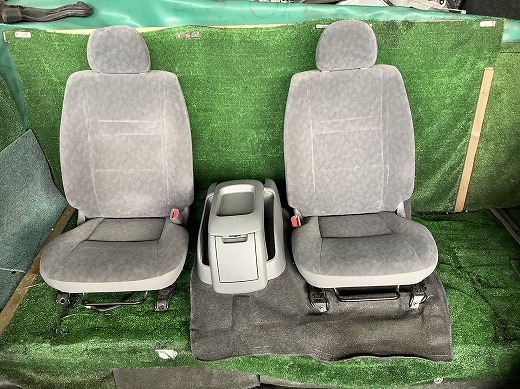 H17年 200系 ハイエース スーパーGL フロントシート 左右セット 運転席.助手席 中古品 即決 0015312 230710 TK 車内在庫