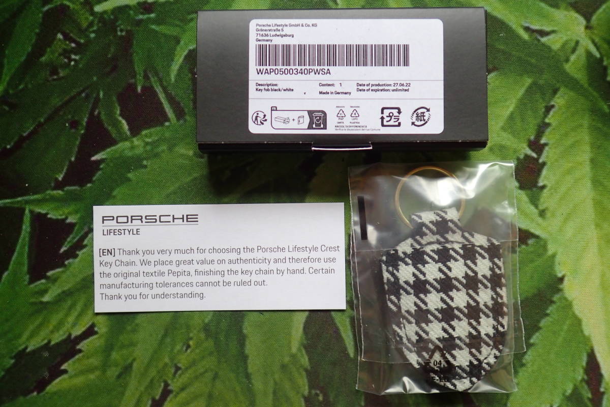新品 ポルシェ PORSCHE キーホルダー 千鳥格子 白黒 限定カラー 