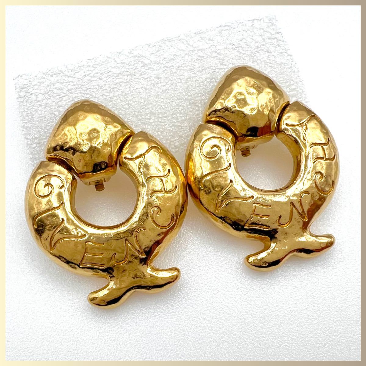 GIVENCHY｜ジバンシィ イヤリング【ライスタ】ゴールドカラー フィッシュモチーフ 大ぶり ロゴ ヴィンテージ ジバンシー ブランド et482