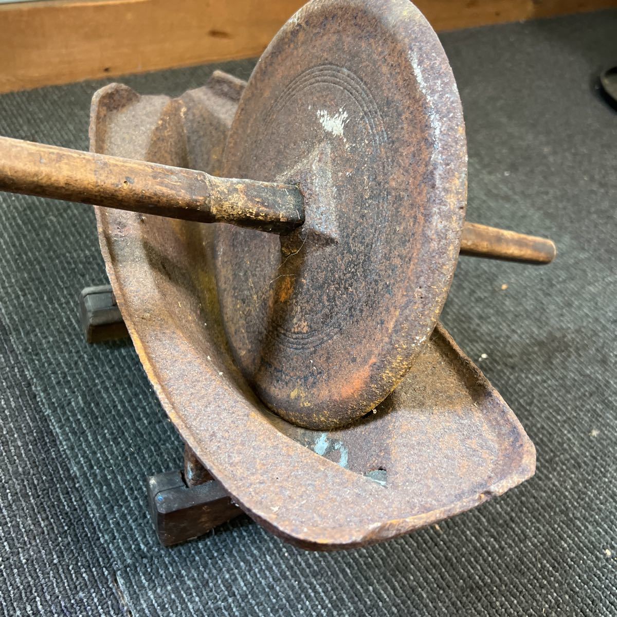 アンティーク 古い薬研 やげん 鉄製 漢方薬 薬草 薬種商 漢方 漢方医