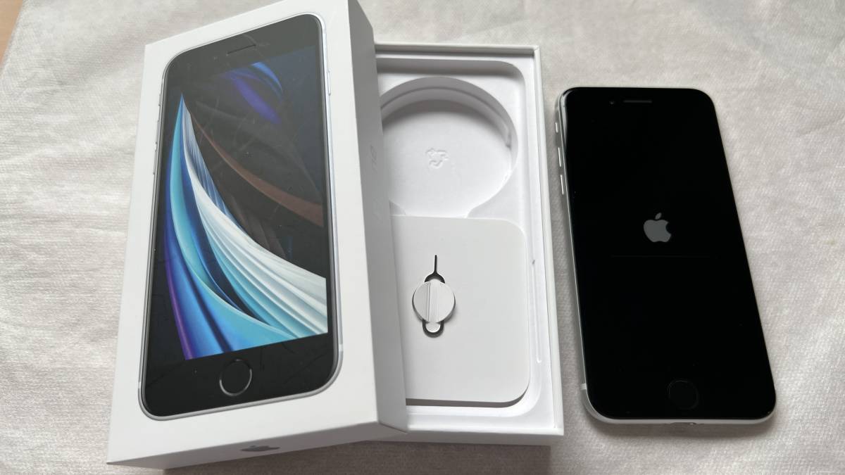 定番，最新作 iPhone SE2 128GB SIMフリー ホワイト