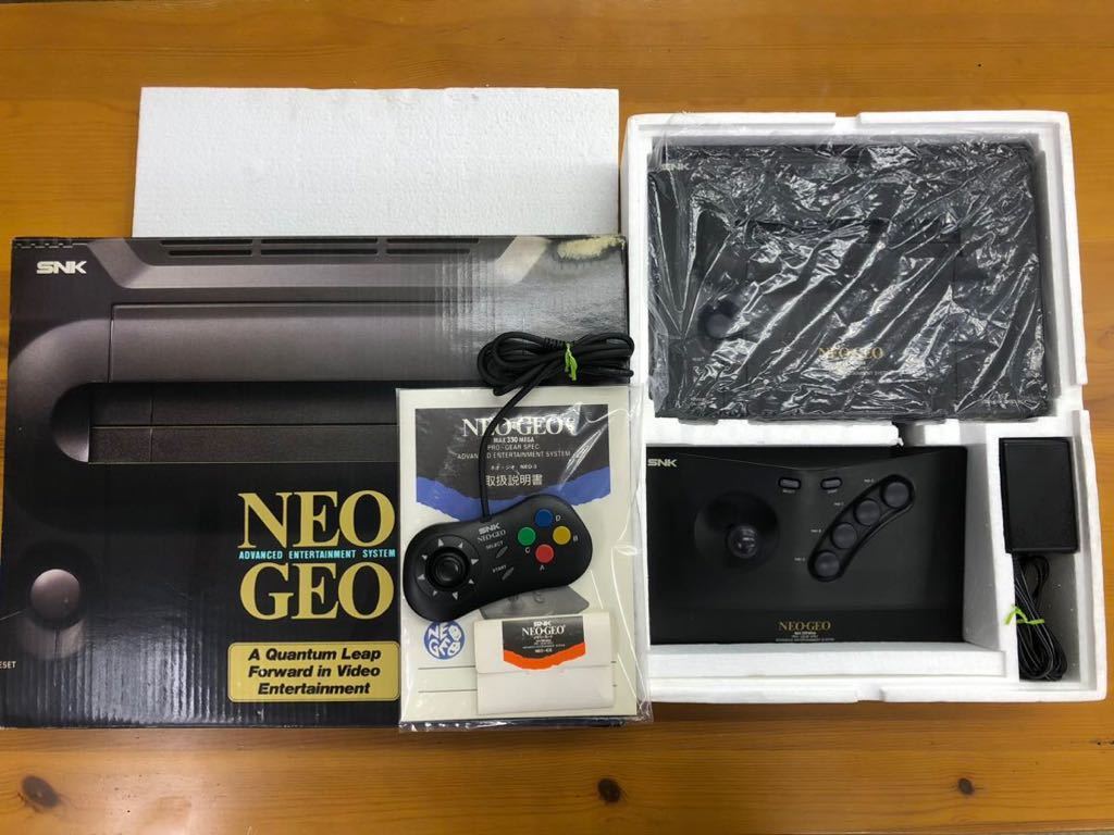 NEOGEO mini ネオジオミニ 本体 箱・説明書付 NEOGEO SNK 本体 ネオジオ mini ネオジオミニ 本体•箱•取扱説明書
