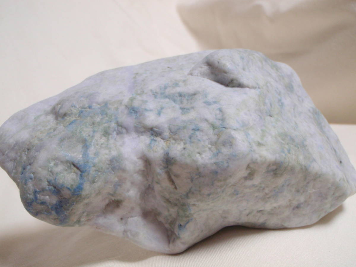 糸魚川翡翠 494g 糸魚川 翡翠 ヒスイ 494 横川 0、6 Kg 原石 鉱物