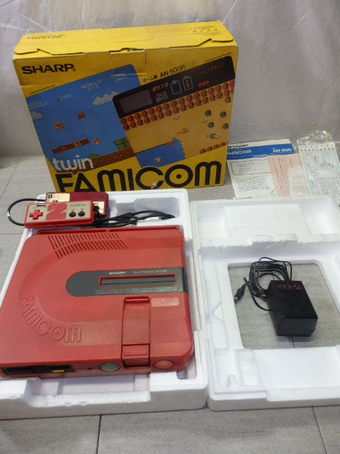 SHARP シャープ ツインファミコン AN-500R レッド 動作未確認 ジャンク　G5914
