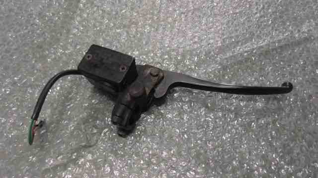 グランドアクシス100　SB01J-120xxx　の　マスターシリンダー *1689729961　中古