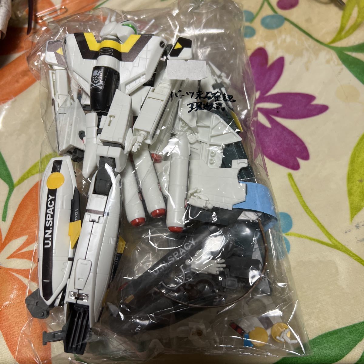 超時空要塞マクロス 1/72 VF-1S バルキリー　ロイ・フォッカー機 スーパーバルキリー 組み立て済み 中古品 ジャンク品