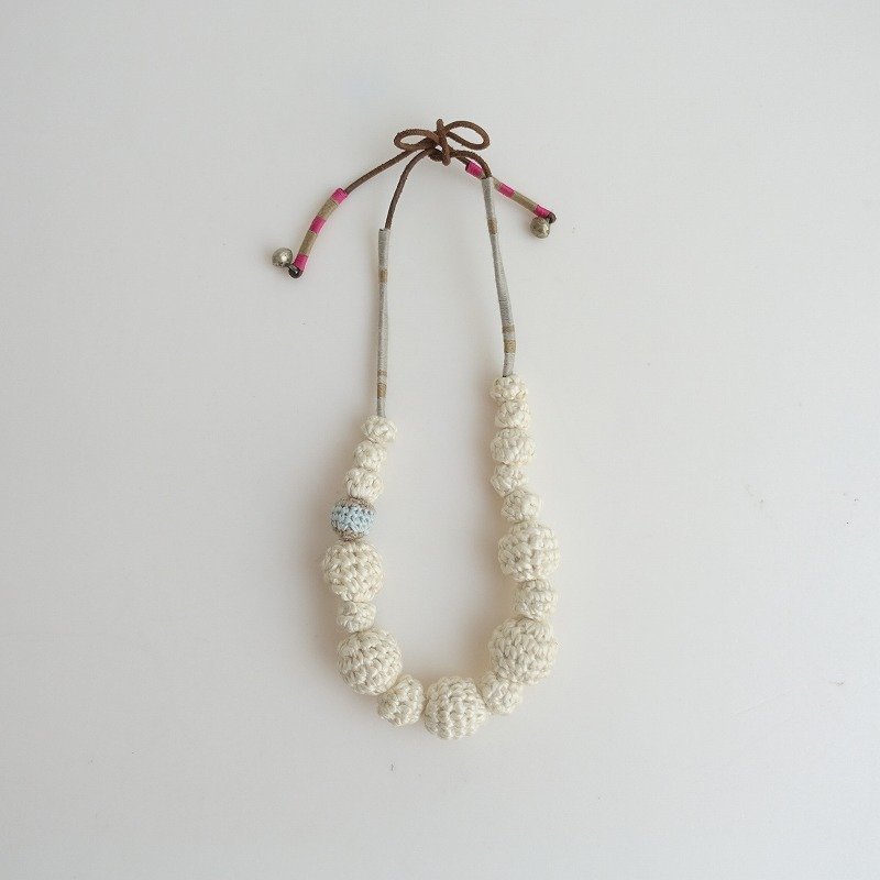 45アールピーエム 45RPM *ニットボールネックレス*ポンポンオフホワイトアクセサリー(ac33-2306-710)【12G32】