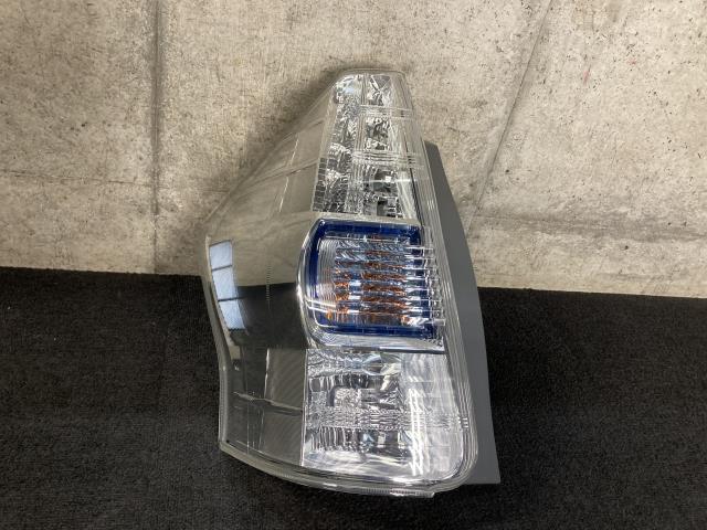 プリウスα DAA-ZVW41W 左テールランプ H24 LED(点灯確認済み) 81561