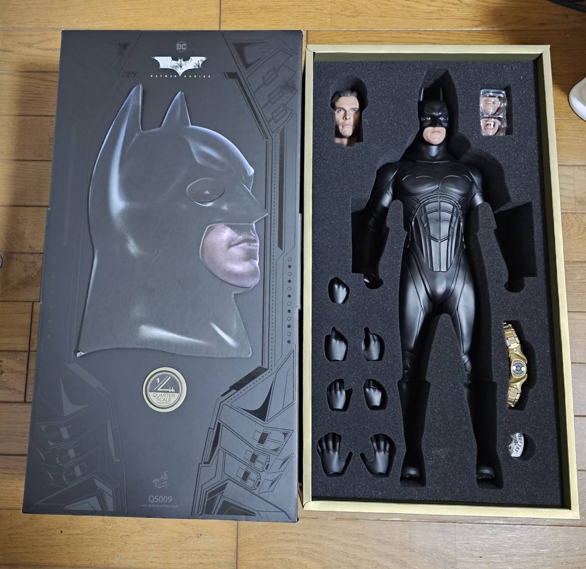 【新品未開封】ホットトイズ QS009 バットマン ビギンズ 1/4 Hottoys ホットトイズ QS009 クオータースケール バットマンビギンズ
