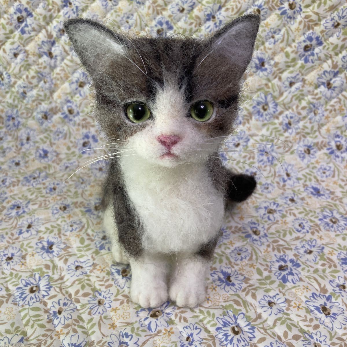 羊毛フェルト 猫 ハンドメイド 仔猫 キジ白(羊毛フェルト)｜売買された