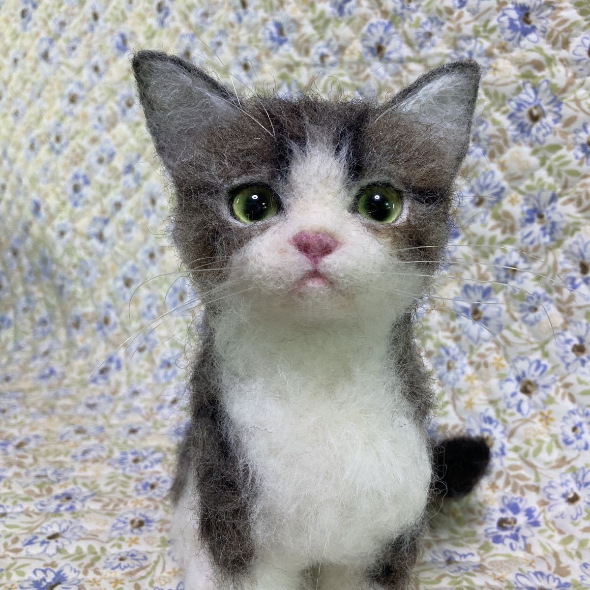 羊毛フェルト 猫 ハンドメイド 仔猫 キジ白(羊毛フェルト)｜売買された