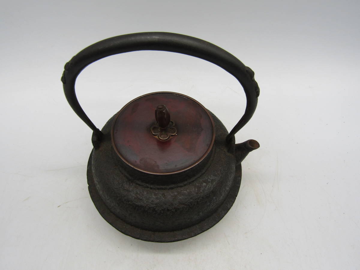 煎茶道具 古作 時代物 鉄瓶 釜師 雲色堂造 銅蓋 湯沸 鉄瓶 煎茶道具 時代 茶道具 Yahoo!オークション 斑紫銅蓋 | 釜師造 極上品