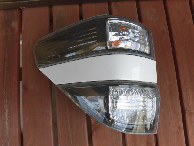 ヴェルファイア 20系 用純正 左 テールランプ、KOITO 58-28 LED