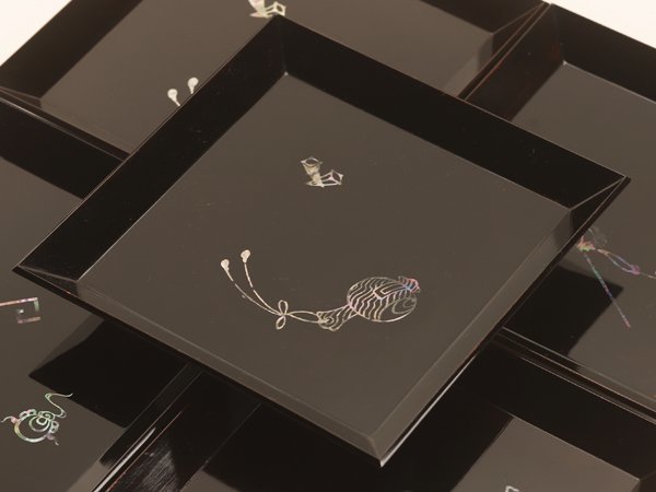 流】古美術品 黒塗図螺鈿細工四方盆五客 箱付 DF860