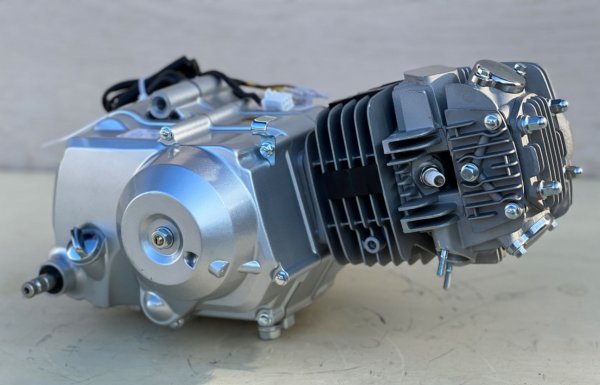 未使用　150CC遠心クラッチエンジン カブ モンキー ゴリラ DAX シャリー ATV 修理交換用 12V キャブレター等付属品　キック始動　新品