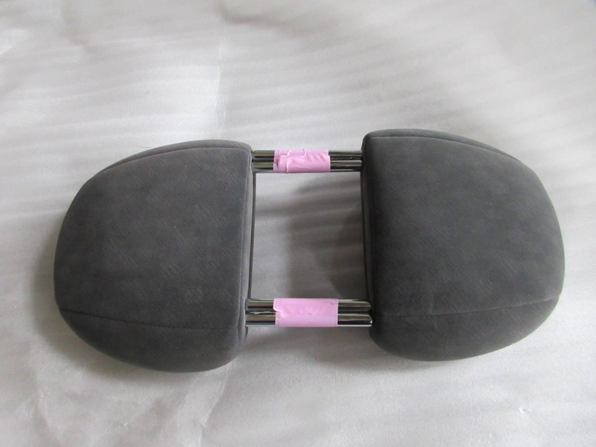 ハイエース 200　ヘッドレスト　リアシート用 新車外し