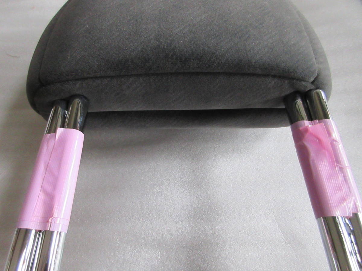 ハイエース 200　ヘッドレスト　リアシート用 新車外し