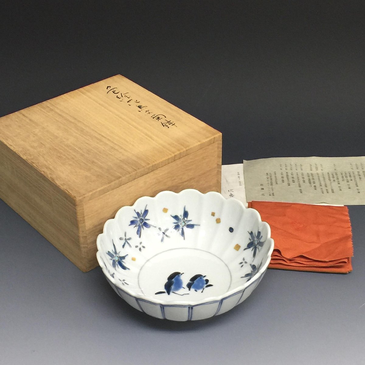 お買い得，定番 42879 佐藤亮 色絵花鳥文菊鉢 共箱 【保証】 九谷焼 T135