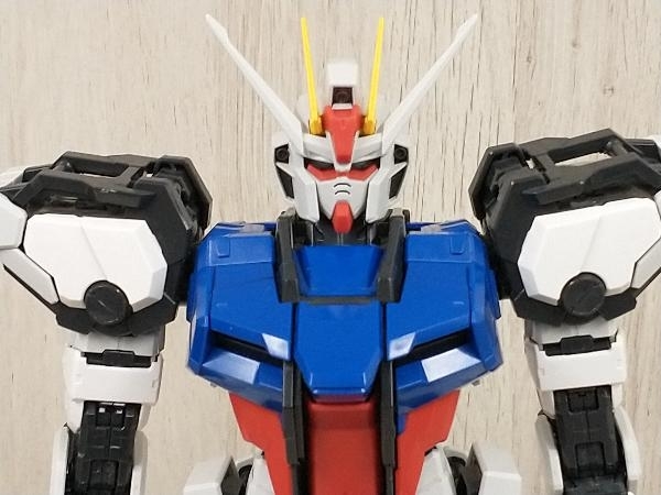 組立済み】 PG 1/60 GAT-X105 ストライクガンダム 機動戦士ガンダム 