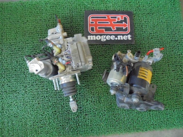 4ET7512 GH5)) トヨタ プリウス ZVW30 前期型 S 純正 ABSアクチュエーター+ブレーキブースター