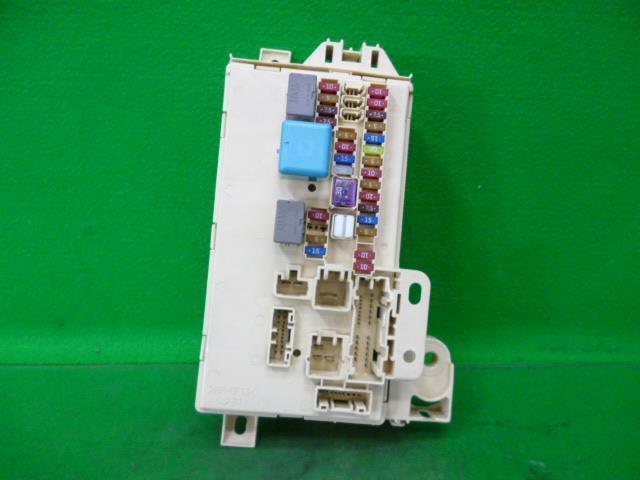 コペン DBA-LA400K ヒューズボックス 82600-B2430，100JHL 6F27