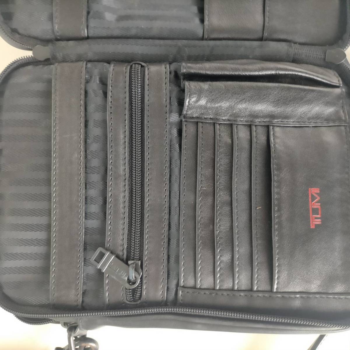 TUMI レザー ショルダーバッグ トゥミ レザーショルダーバッグ TUMI 