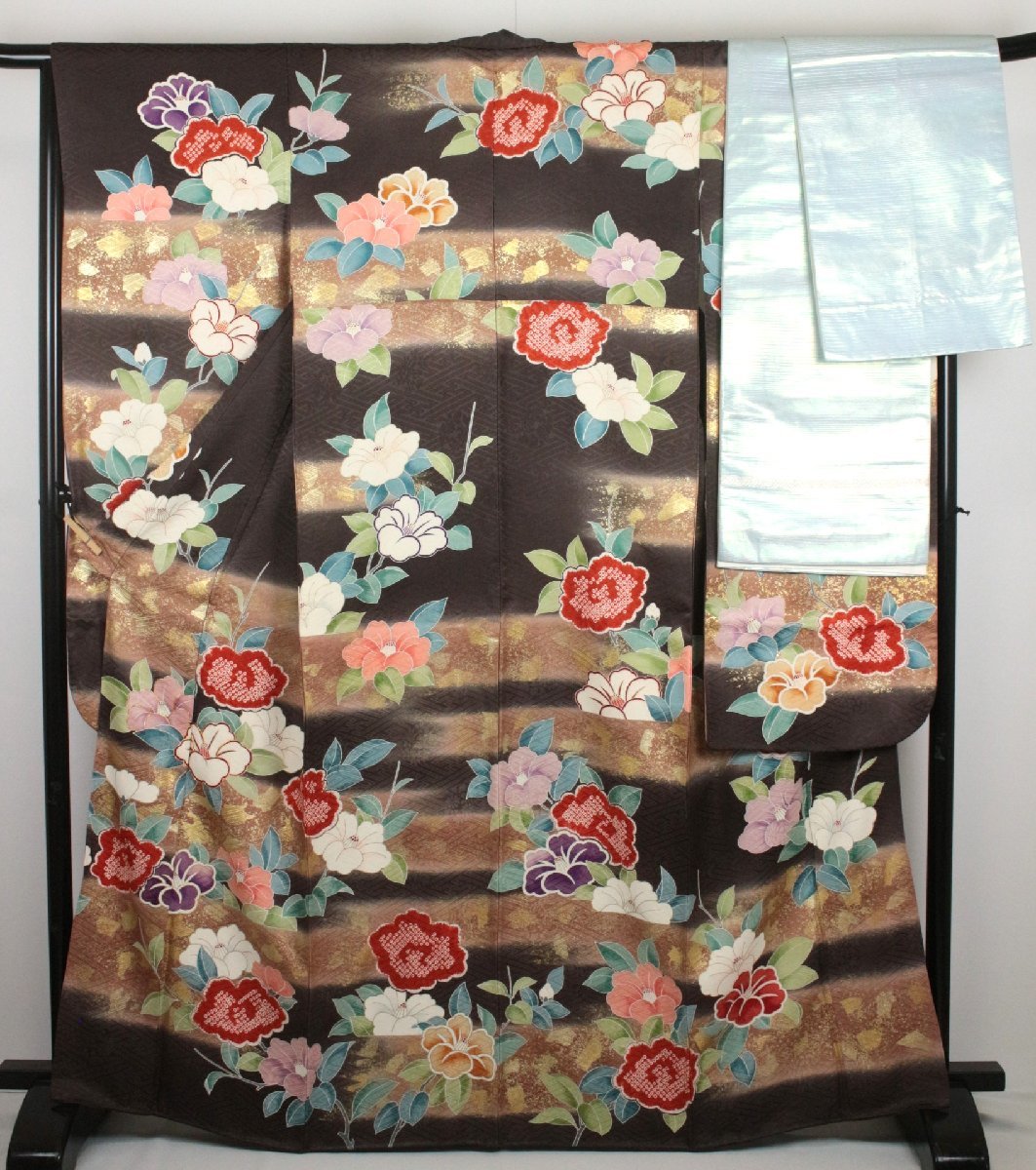 D84 振袖　蝶々　金駒刺繍　枝垂れ桜　正絹　着物　袷　長襦袢付き　極美品 ☆振袖セット☆金駒刺繍 金彩加工 本紋地紋 椿 花々 霞文（帯・襦袢