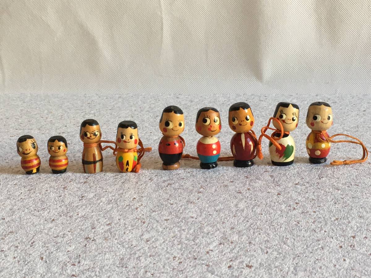 不二家のペコちゃんこけし３体まとめて、昭和レトロ 1960年代 不二家 ハイカップ おまけ ペコちゃん 木製こけし⑯ まとめて