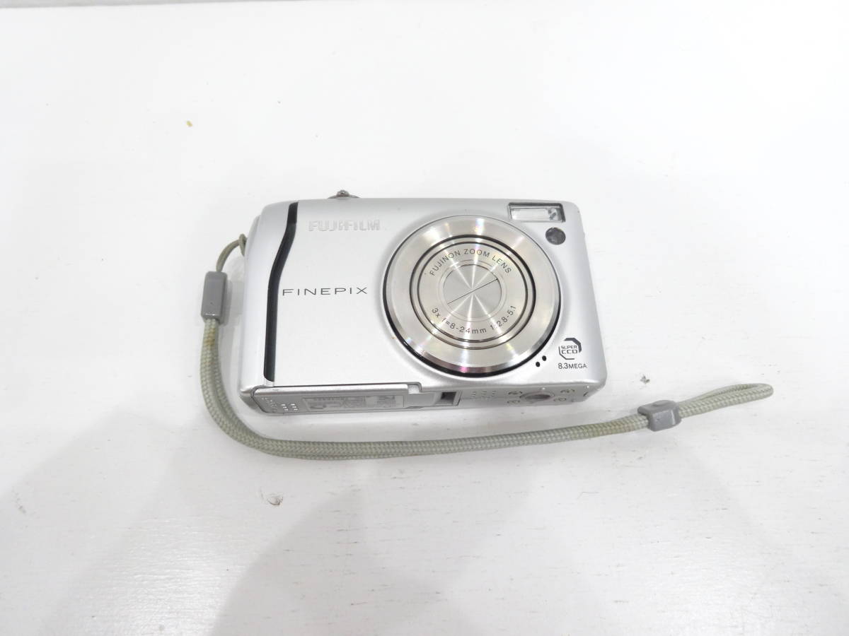 デジカメ FUJIFILM FinePix F40fd シルバー 起動確認済み　現状品　A1541